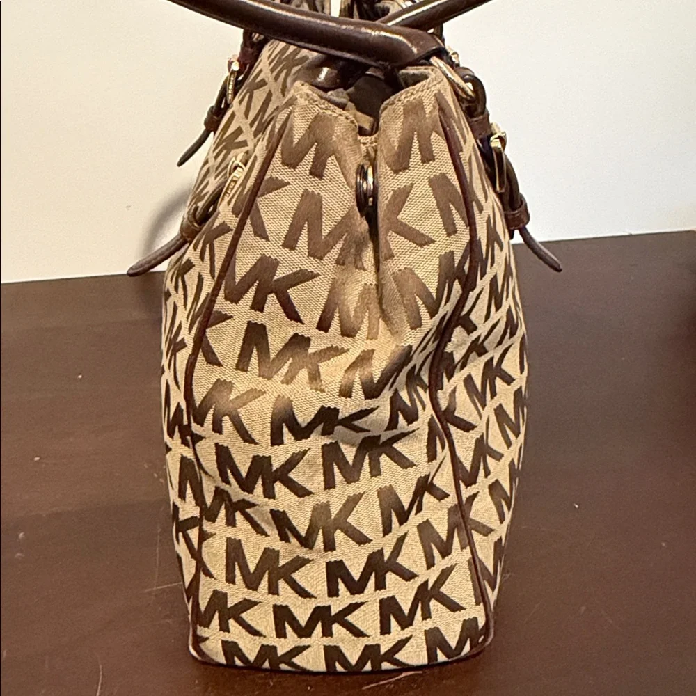 Michael Kors Canvas Jet Set Travel tote bag